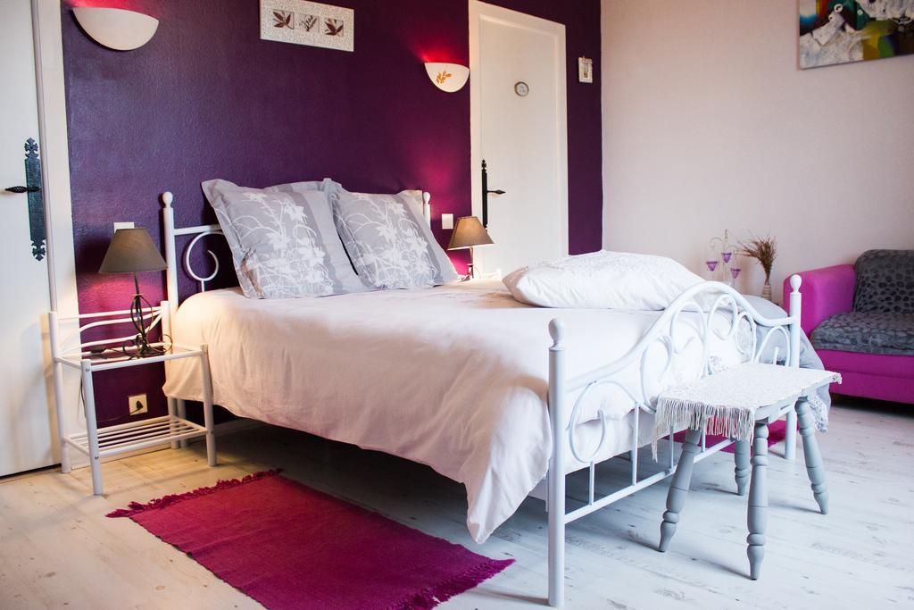Aux Ronzieres Bed & Breakfast Pouilly-sous-Charlieu Room photo