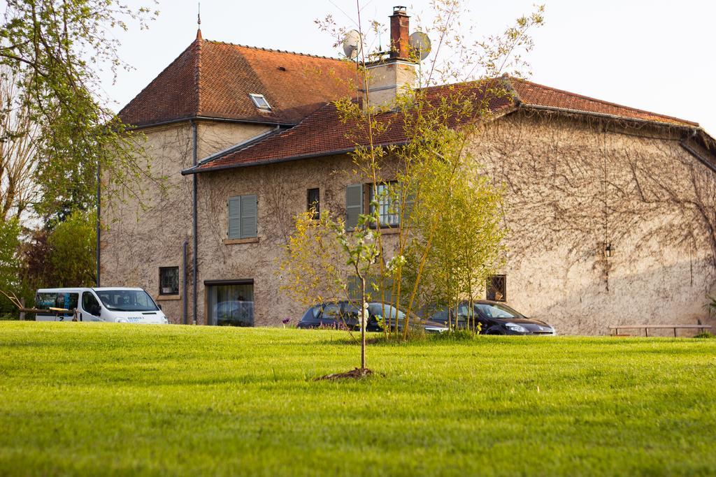 Aux Ronzieres Bed & Breakfast Pouilly-sous-Charlieu Room photo