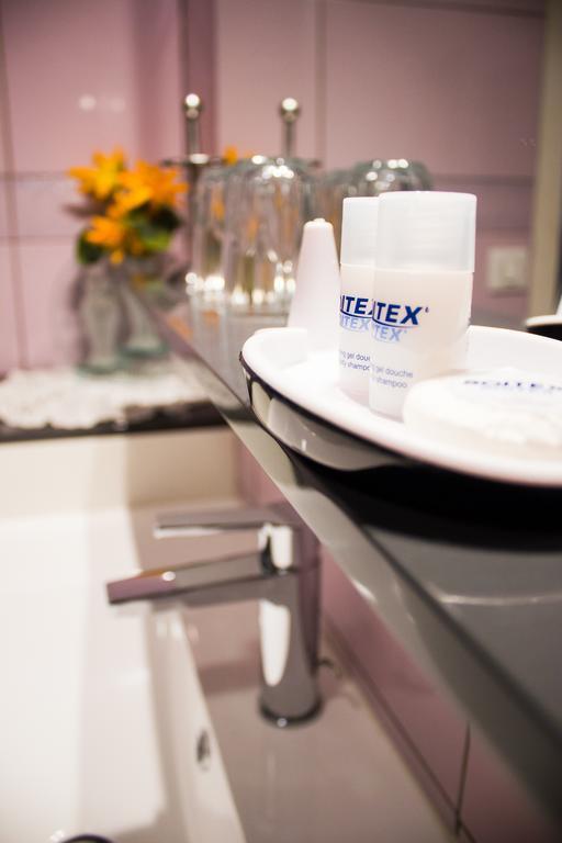 Aux Ronzieres Bed & Breakfast Pouilly-sous-Charlieu Room photo