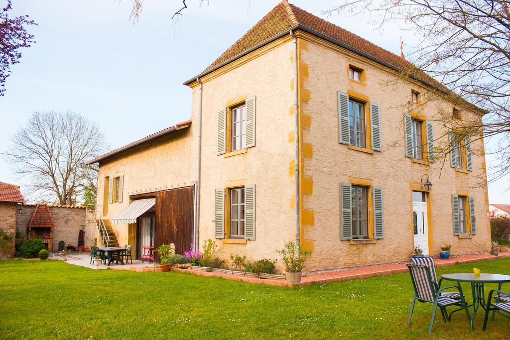 Aux Ronzieres Bed & Breakfast Pouilly-sous-Charlieu Room photo